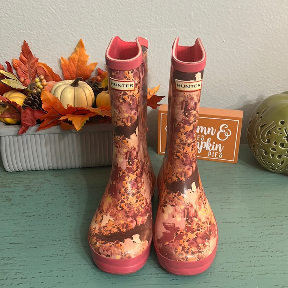 Hunter by Target boots sz 2